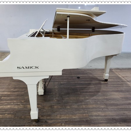 삼익 아이보리 그랜드피아노 공간 연출